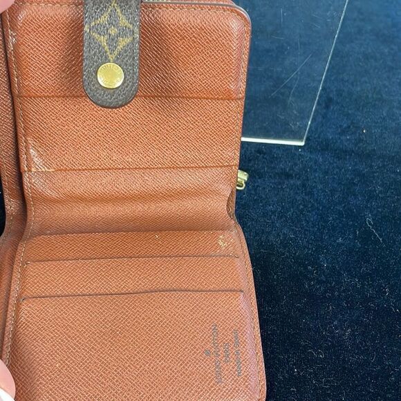 Louis Vuiton Compact Zippe Wallet - Picture 6 of 7